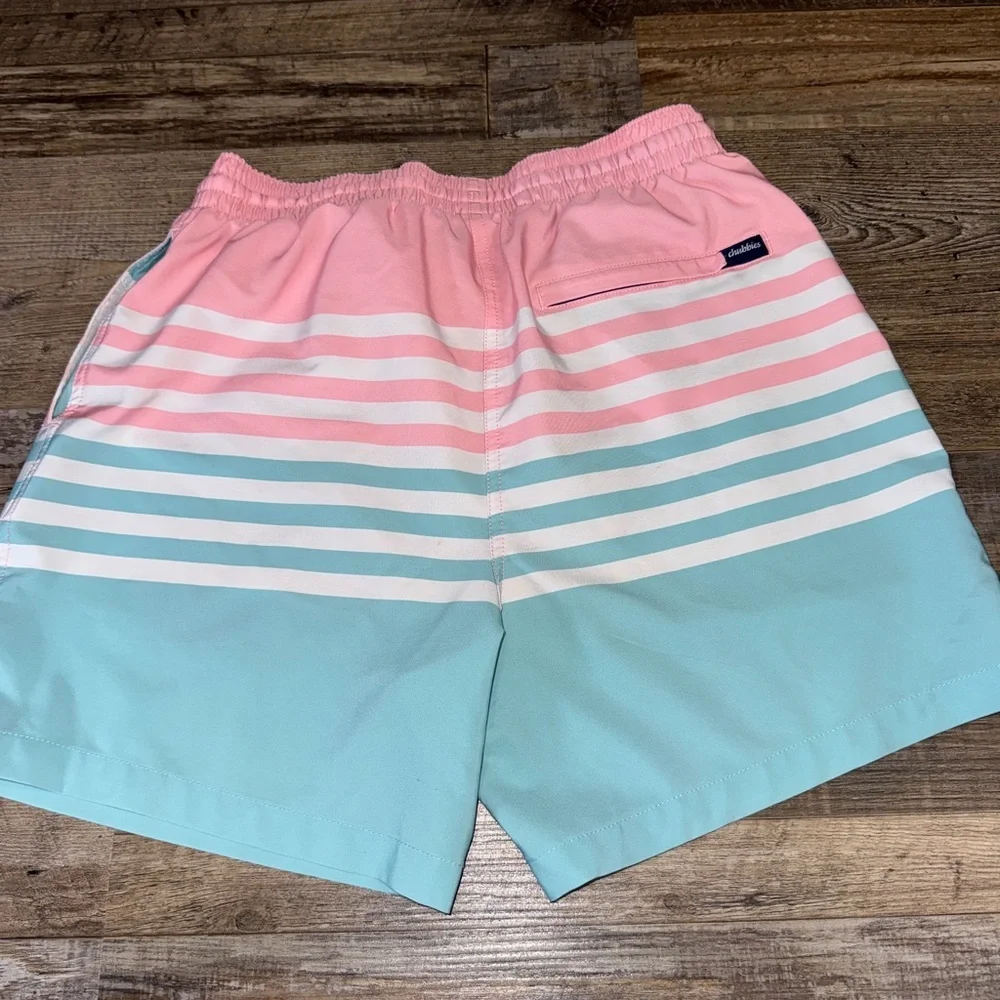 Chubbies Swim Trunks Medium 5.5 Inseam Pink Blue Striped Beach Preppy
